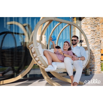 Dvivietis medinis pakabinamas krėslas su stovu SWING POD XL + kreminės spalvos pagalvė